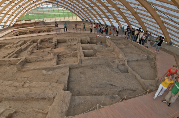 Tourists Visiting the 4040 Area Under the North Shelter