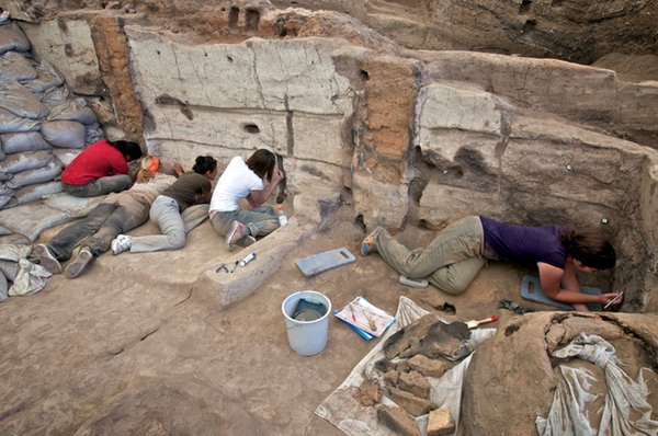 Exposing a Neolithic painting