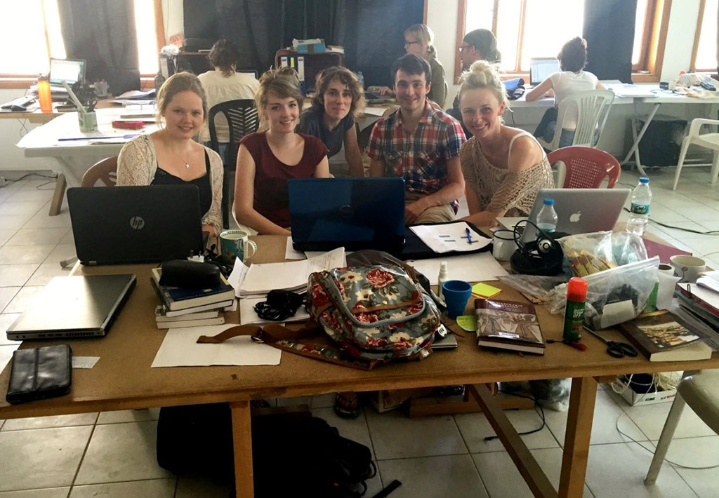 The 2015 Visualisation Team, responsible for the redesign of Çatalhöyük’s web presence: (From left to right) Katrina Gargett, Jenna Tinning, Laia Pujol, Andrew Henderson and Sara Perry.